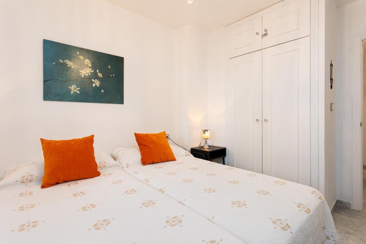 Beautiful With Pool Apartment *